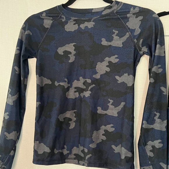 All in Motion - thermal set - boys - camo set pajama long johns- M 8/10 - 0398 - Picture 2 of 3
